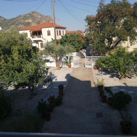 Sunny Cozy House With Grand Courtyard Apartment Leonidio Exterior photo